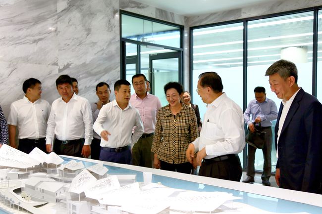 20170423044282.jpg 新聞2:集團(tuán)領(lǐng)導(dǎo)考察三亞國際免稅城_副本.jpg