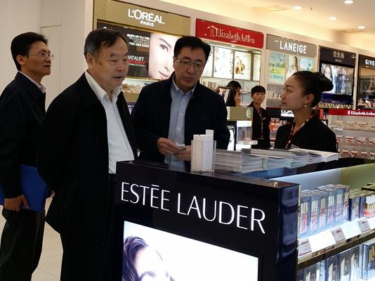 國(guó)有重點(diǎn)大型企業(yè)監(jiān)事會(huì)趙小平主席一行考察瑞麗、畹町兩家免稅店