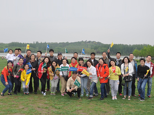 愛心呵護(hù)綠色，健康享受生活 ——記二、三、四黨支部“綠色環(huán)保健康行”活動(dòng)