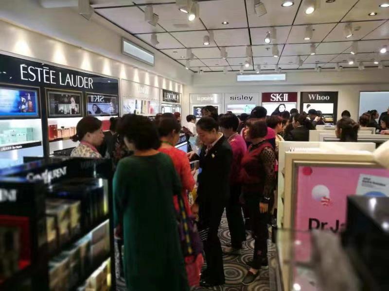 歌詩(shī)達(dá)郵輪大西洋號(hào)中免集團(tuán)免稅店成功試營(yíng)業(yè)