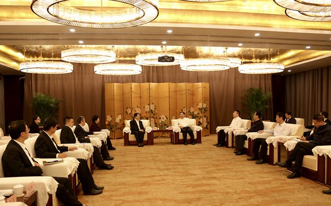 20170506074675.jpg 集團主要領(lǐng)導(dǎo)與陜西省政府胡和平省長舉行會談 (1)_副本.jpg