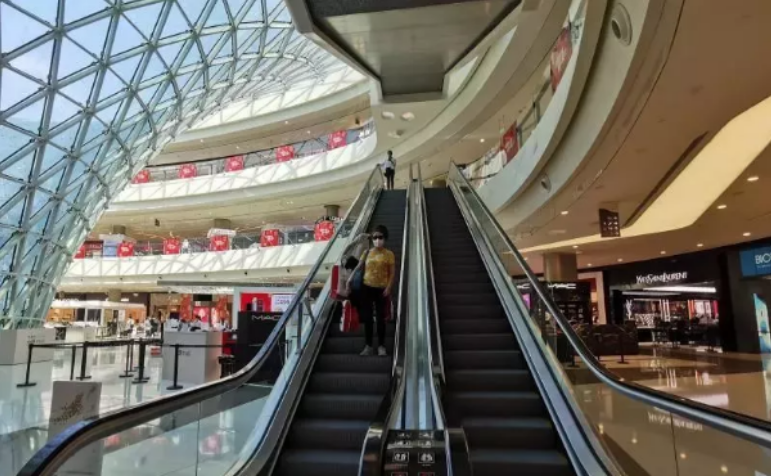 【中國免稅人在行動?一線直擊篇】之十一：這家店恢復(fù)營業(yè)，吸引超過1億人在線看直播！