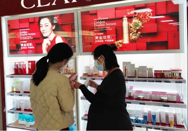 【中國(guó)免稅人在行動(dòng)·一線直擊篇】之三十：疫情無(wú)情，服務(wù)有愛(ài) 致敬可愛(ài)的免稅人