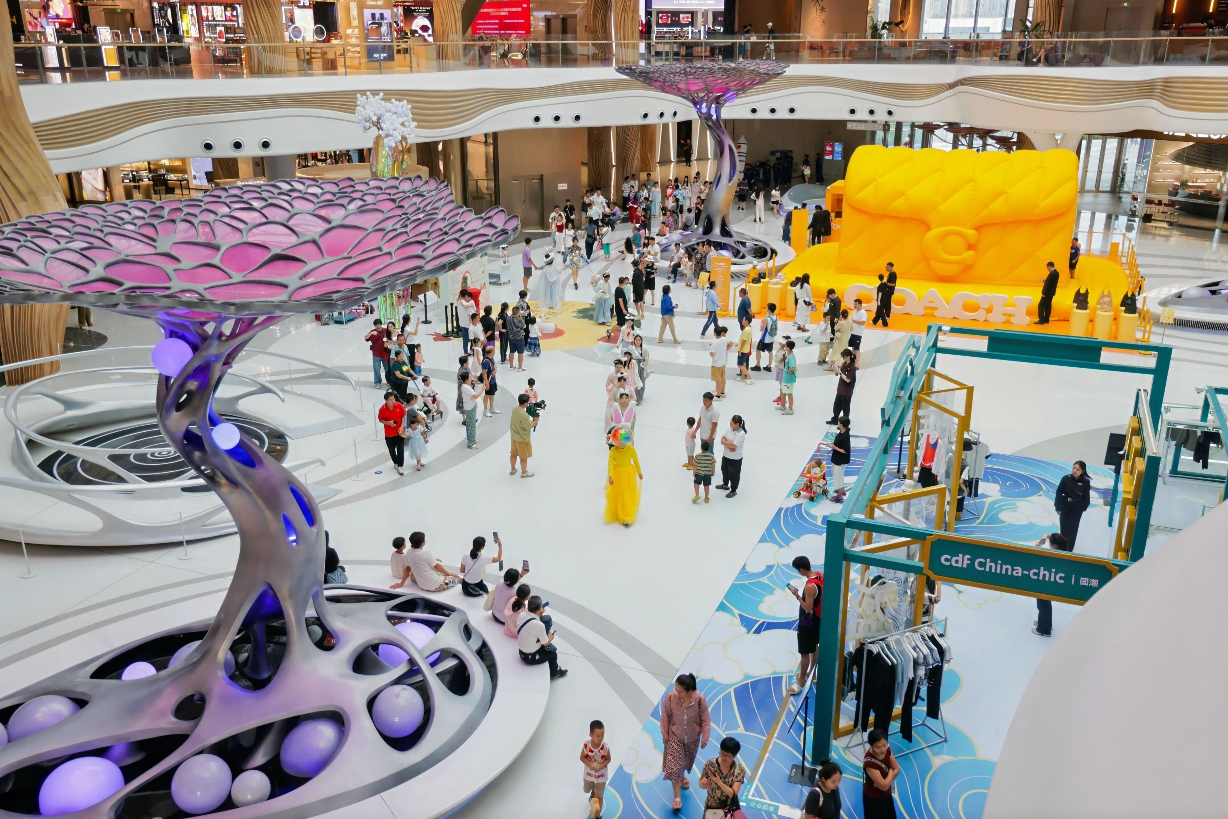 繽紛活動迎國慶，中免集團海南門店引領(lǐng)“免稅+”消費風(fēng)潮