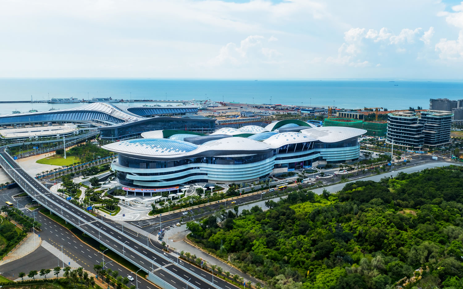 海南自貿(mào)港封關倒計時 中免集團領跑全球旅游零售新格局